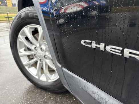 Used 2019 Jeep Cherokee Latitude w/ Popular Appearance Group image 12