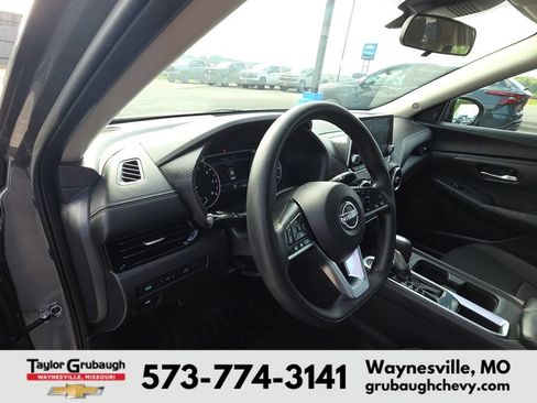 Used 2024 Nissan Sentra SV FWD image 14