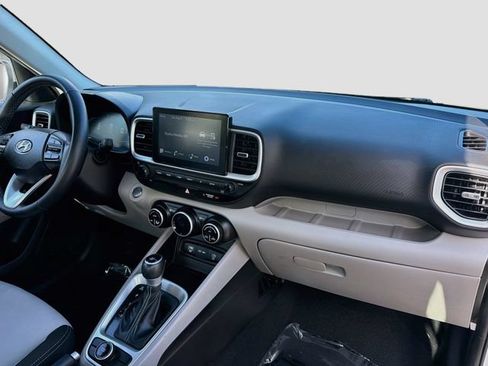 Used 2024 Hyundai Venue SEL FWD image 27