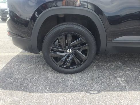 Used 2023 Volkswagen Atlas Cross Sport SE w/ Black Wheel Package AWD/4WD image 9