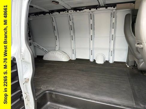 Used 2019 Chevrolet Express 3500 w/ Driver Convenience Package RWD image 29