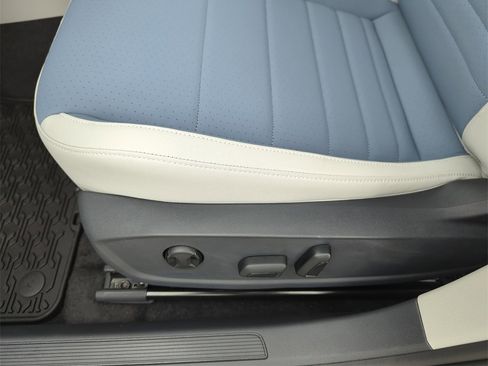 New 2025 Volkswagen Jetta SE image 29