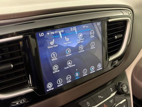 Used 2018 Chrysler Pacifica Touring-L w/ Premium Audio Group image 23