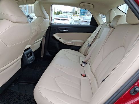 Used 2021 Toyota Avalon XLE image 10