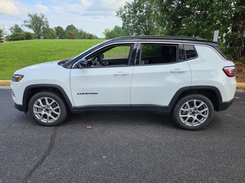 Used 2025 Jeep Compass Limited AWD/4WD image 15