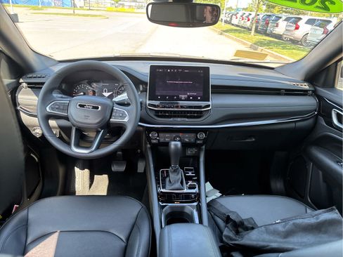 Used 2026 Jeep Compass Limited AWD/4WD image 10