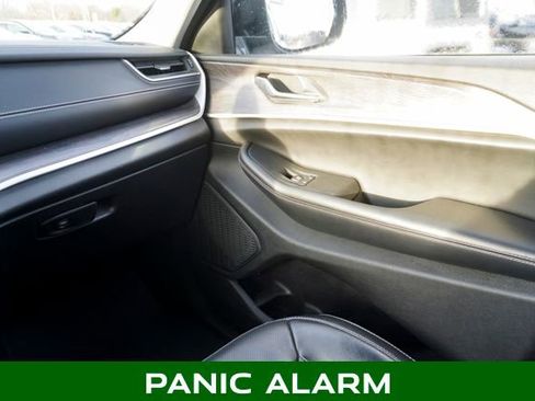 Used 2023 Jeep Grand Cherokee Limited w/ Luxury Tech Group II image 32