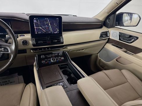 Used 2019 Lincoln Navigator L Reserve image 28
