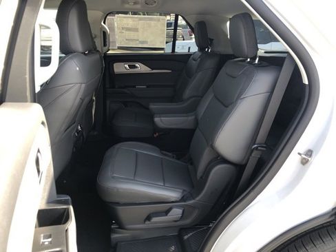 New 2025 Ford Explorer Active w/ Active Comfort Package image 23