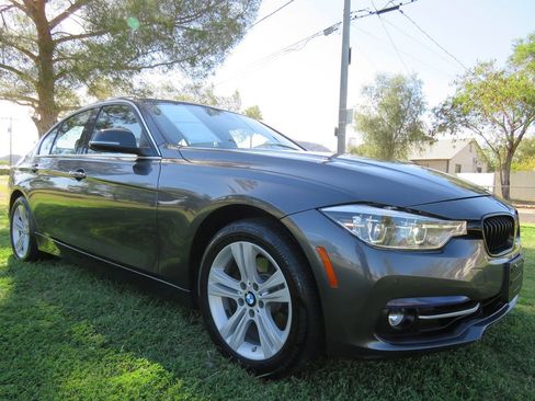 Used 2017 BMW 330i xDrive Sedan AWD/4WD image 10