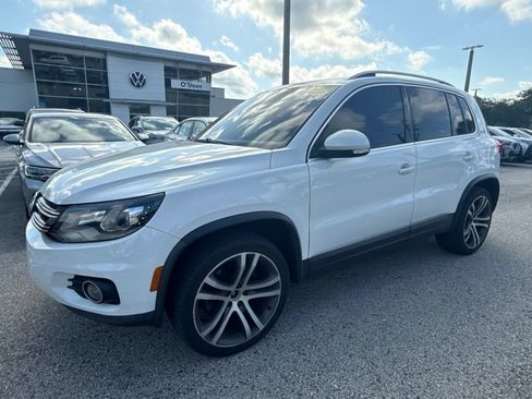 Used 2017 Volkswagen Tiguan SEL FWD image 32