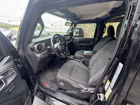 Used 2018 Jeep Wrangler Unlimited Sport S AWD/4WD image 31
