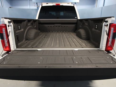 Used 2025 Ford F350 Lariat w/ Black Appearance Package image 43