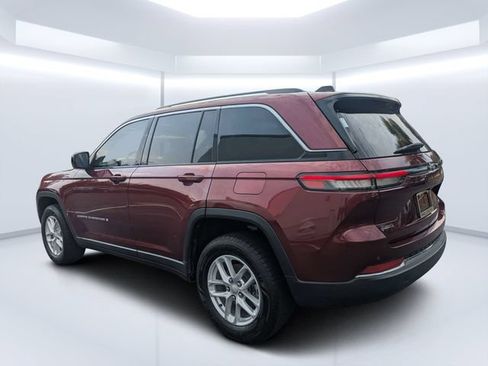 Used 2023 Jeep Grand Cherokee Laredo RWD image 5