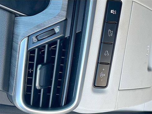 Used 2023 Kia Telluride EX w/ EX Captain's Chair Package image 10