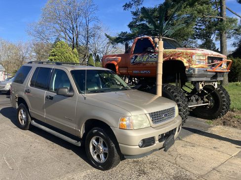 Used 2004 Ford Explorer Sport XLT AWD/4WD image 2