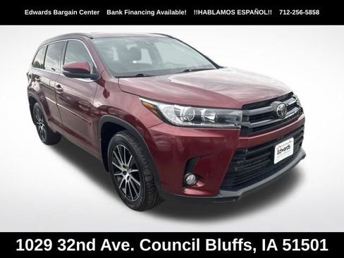 Used 2017 Toyota Highlander SE AWD/4WD image 1