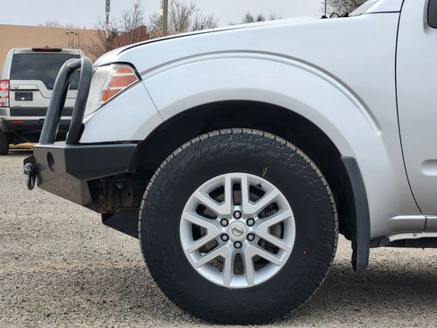 Used 2017 Nissan Frontier SV image 9