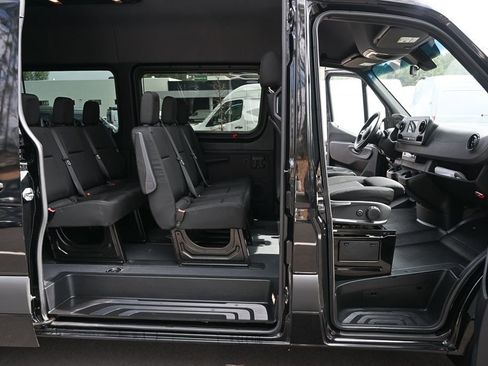 Used 2023 Mercedes-Benz Sprinter 2500 image 21