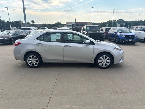 Used 2016 Toyota Corolla LE FWD image 4