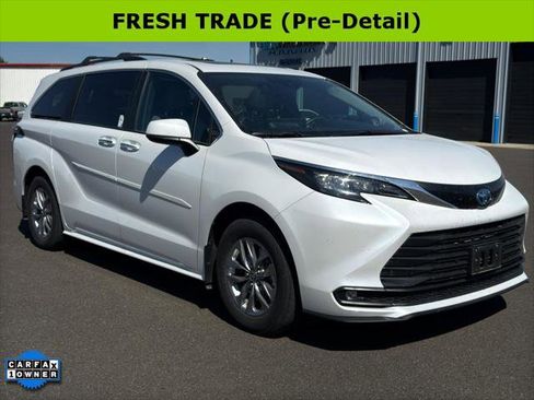 Certified 2025 Toyota Sienna XLE w/ XLE Plus Package AWD/4WD image 1
