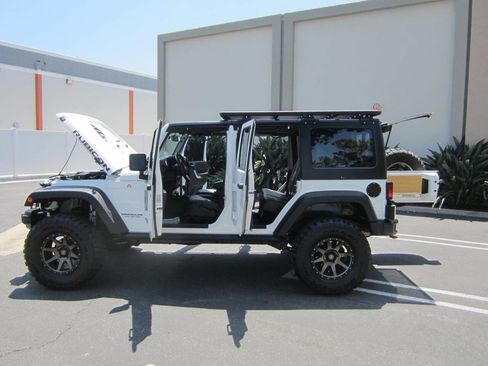 Used 2017 Jeep Wrangler Unlimited Rubicon AWD/4WD image 11