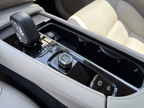 Certified 2023 Volvo XC90 B5 Plus AWD/4WD image 26