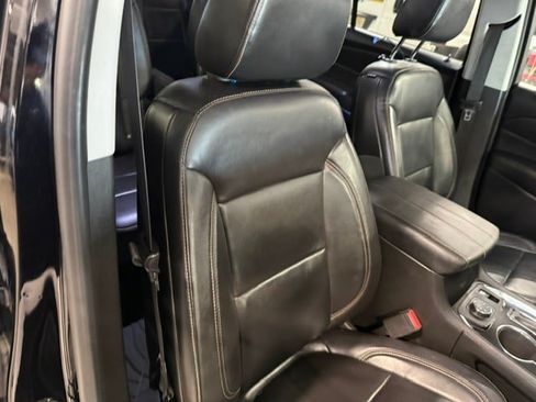 Used 2018 Chevrolet Traverse LT w/ LPO, 'HIT The Road' Package AWD/4WD image 12