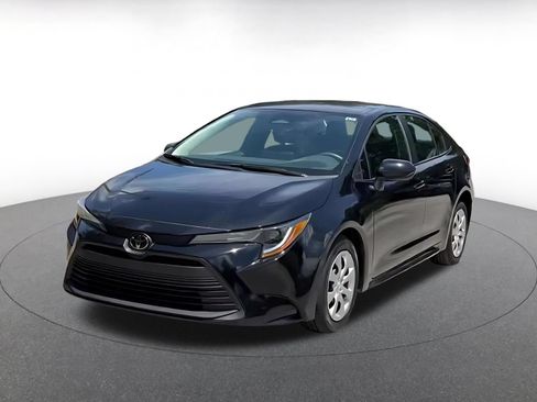Used 2025 Toyota Corolla LE FWD image 7