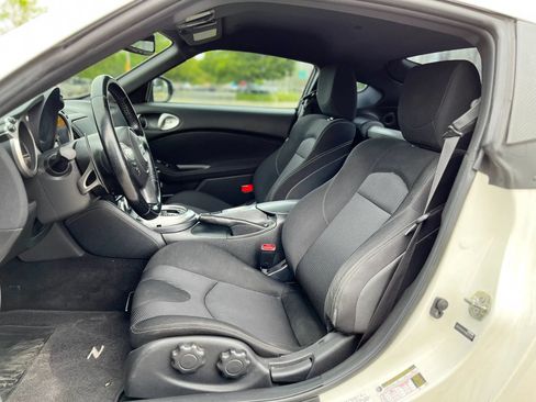 Used 2016 Nissan 370Z Coupe RWD image 10