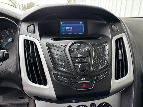 Used 2014 Ford Focus SE w/ SE Sport Package image 32