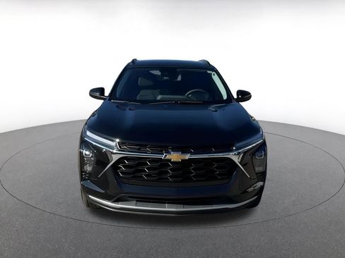 Used 2025 Chevrolet Trax LT image 2