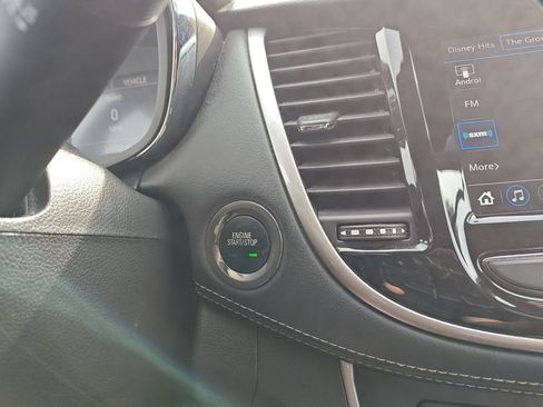 Used 2018 Chevrolet Trax LT w/ LT Convenience Package FWD image 21