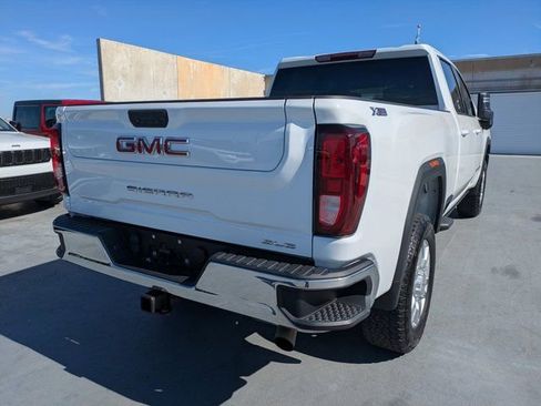 Used 2024 GMC Sierra 2500 SLE w/ SLE Value Package; image 3
