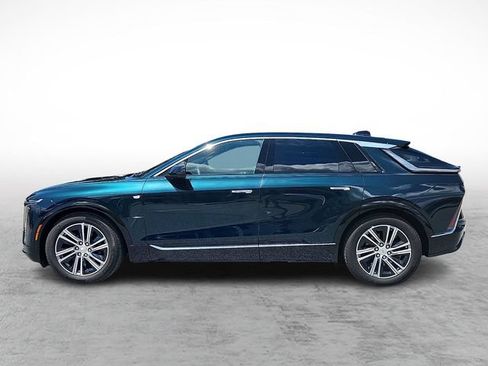 Used 2024 Cadillac Lyriq Luxury AWD/4WD image 7