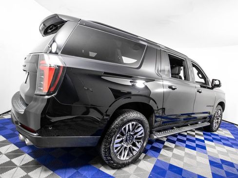 Used 2025 Chevrolet Suburban Z71 AWD/4WD image 4