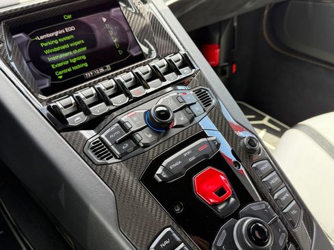 Used 2020 Lamborghini Aventador SVJ AWD/4WD image 64