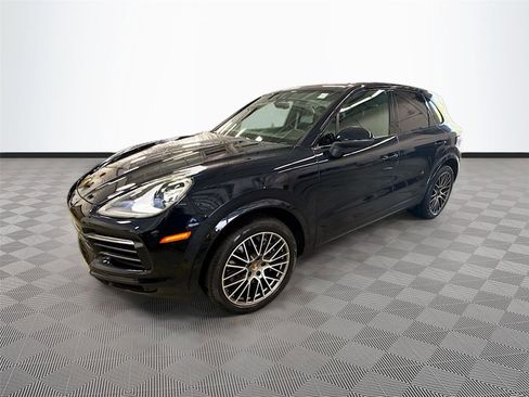 Used 2022 Porsche Cayenne Platinum Edition image 33