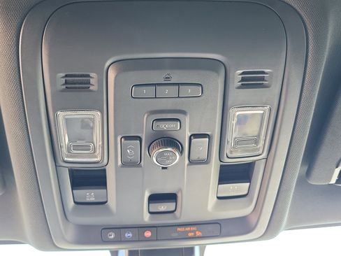 Used 2021 Chevrolet Suburban Z71 w/ Luxury Package image 30