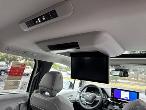 New 2025 Toyota Sienna XLE w/ XLE Plus Package image 33
