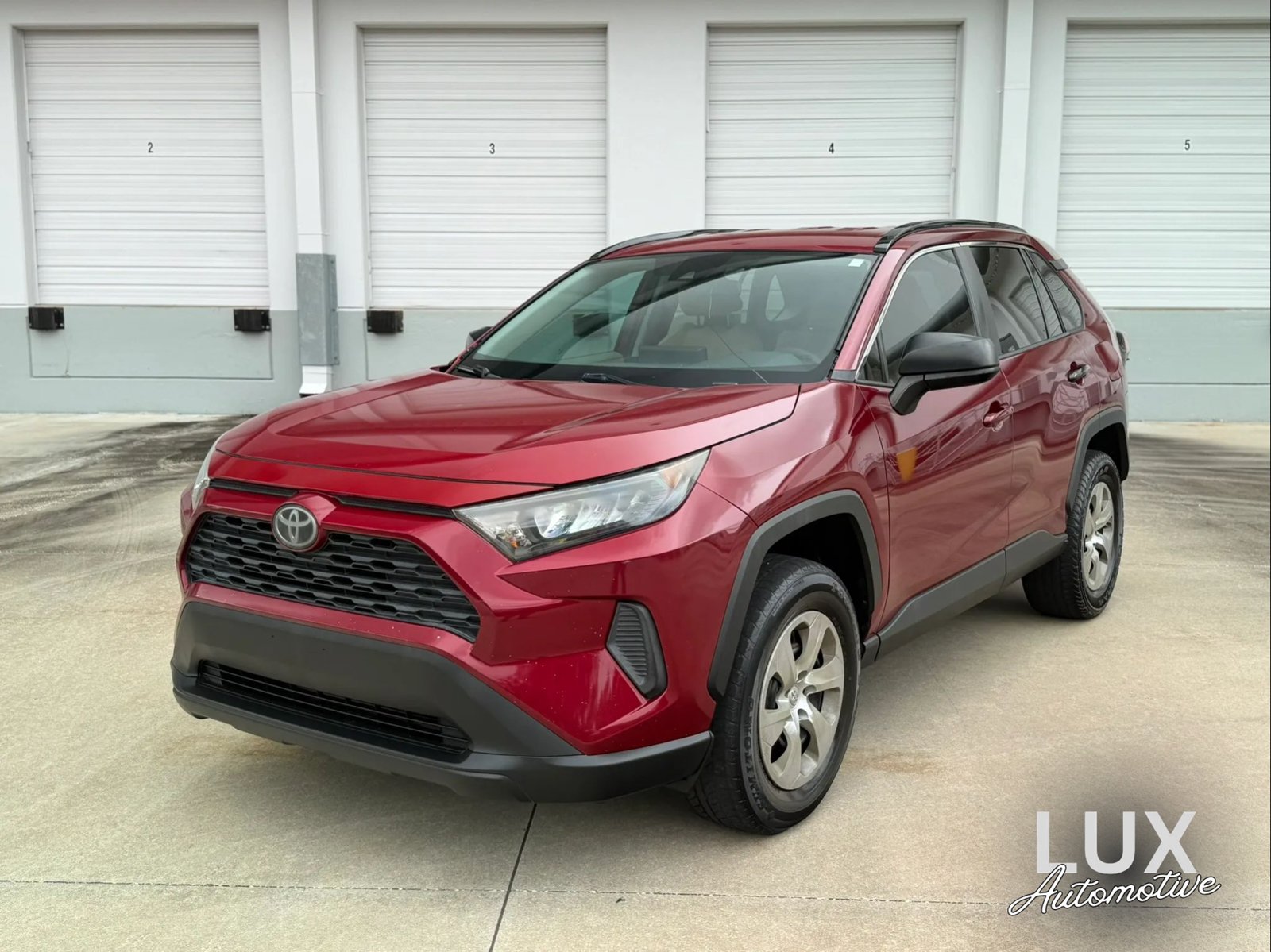 Used 2019 Toyota RAV4 LE FWD image 1