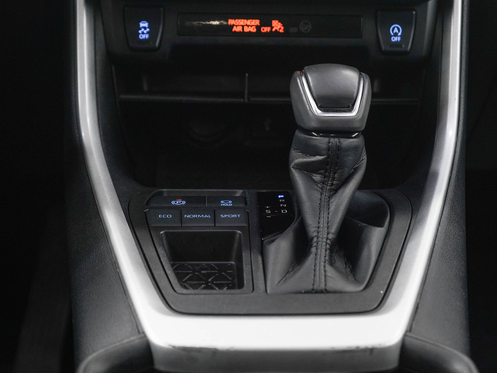 Used 2022 Toyota RAV4 XLE Premium FWD image 20