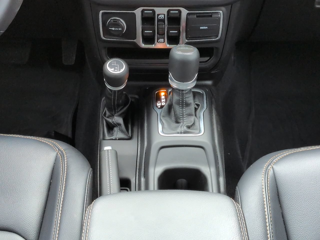Used 2025 Jeep Gladiator Sport AWD/4WD image 19