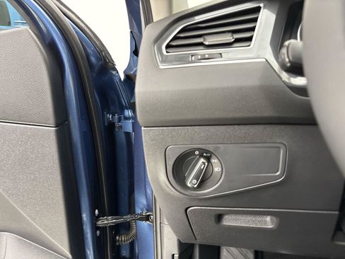 Used 2020 Volkswagen Tiguan SE w/ Panoramic Sunroof Package AWD/4WD image 31