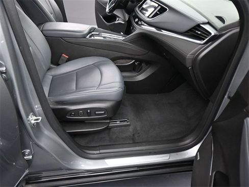 Used 2024 Buick Enclave Premium image 12