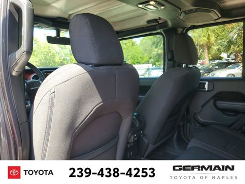 Used 2023 Jeep Gladiator Rubicon AWD/4WD image 23