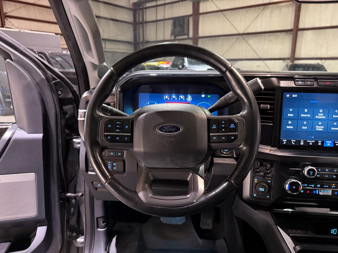 Used 2024 Ford F250 Lariat w/ Sport Appearance Package AWD/4WD image 31