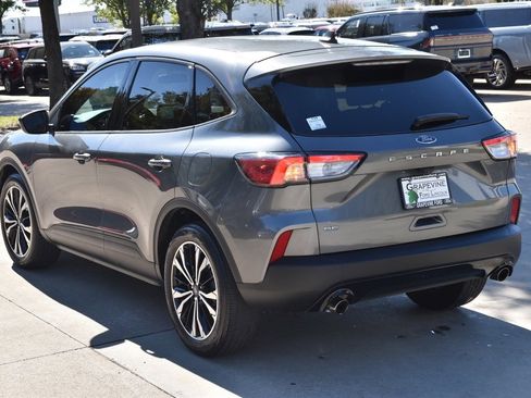 Used 2022 Ford Escape SE w/ SE Sport Appearance Package image 10