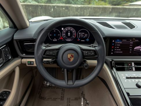 Certified 2025 Porsche Panamera image 40