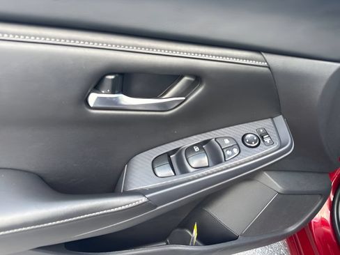 Used 2024 Nissan Sentra SV FWD image 23
